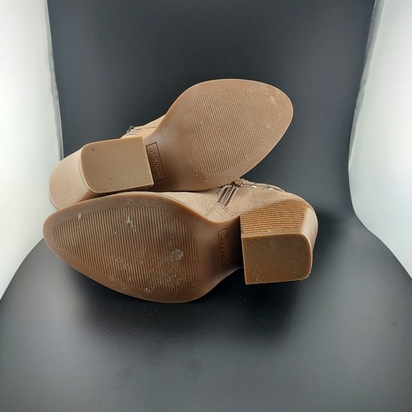 Women's Madden NYC Kalleen taupe ankle boots - Size 6M - Picture 2 of 9